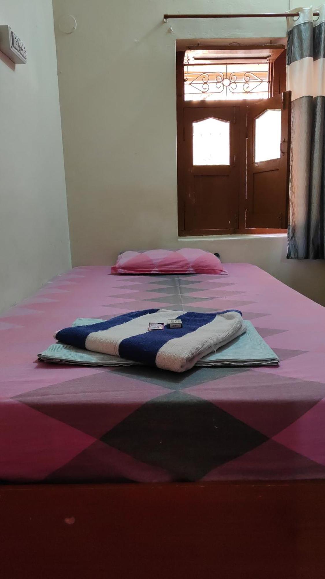 האמפי Rocky Guesthouse מראה חיצוני תמונה